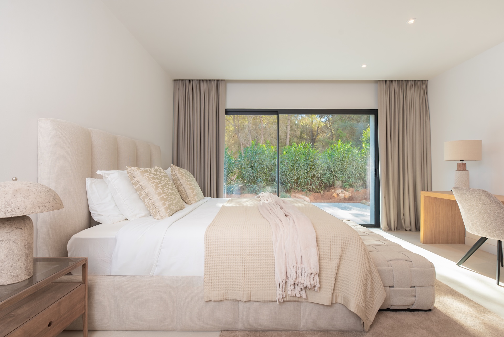 Resa Estates Ibiza villa te koop modern 1.bedroom .jpg